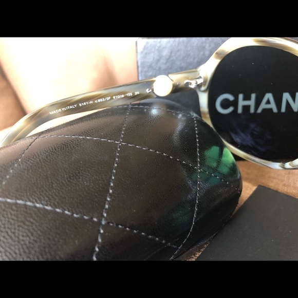 CHANEL COLLECTION PERLE SUNGLASSES
MADE IN ITALY POLARIZED 
LIMITED EDITION main image 11